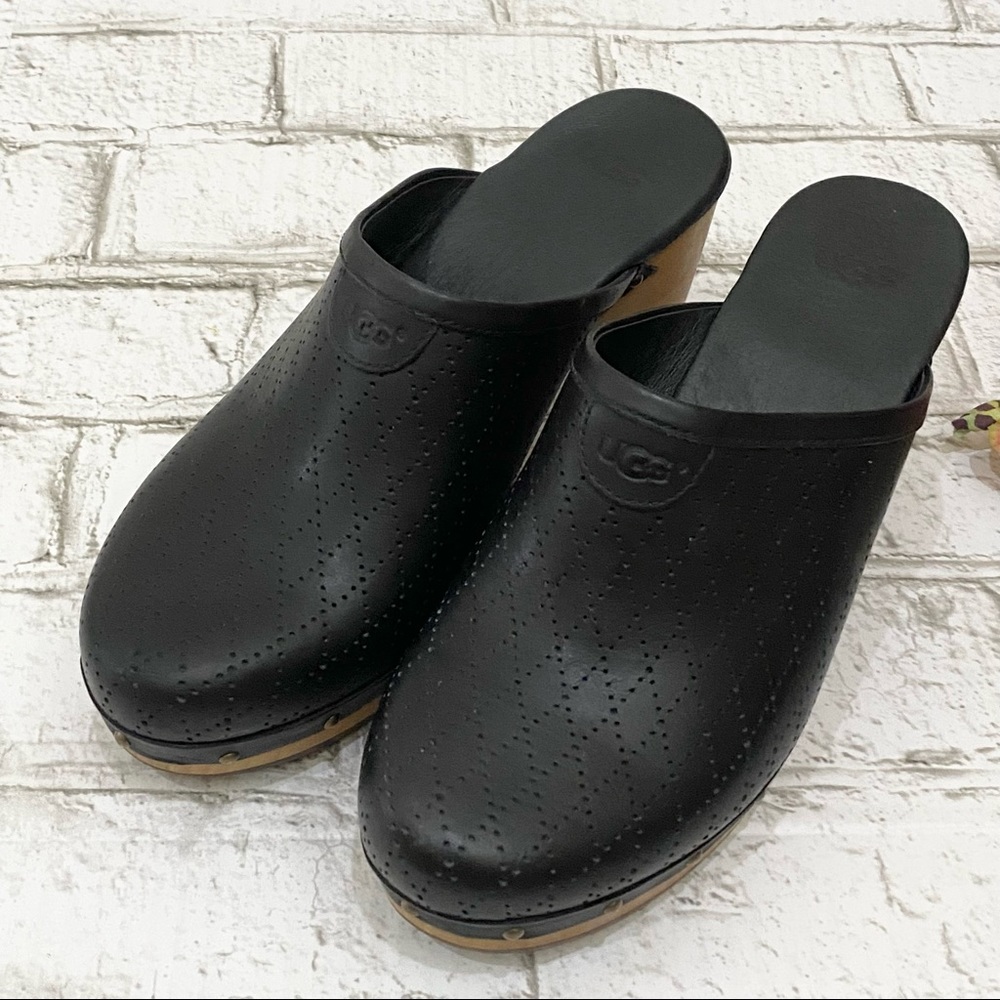UGG Abbie Black Diamond Cut Perforated Leather Studded Mule Heeled Clogs Size 7